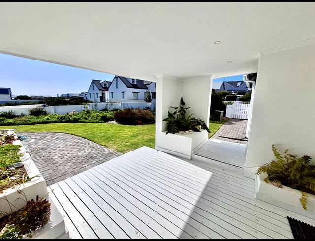 5 BEDROOM HOUSE FOR SALE IN GROTTO BAY